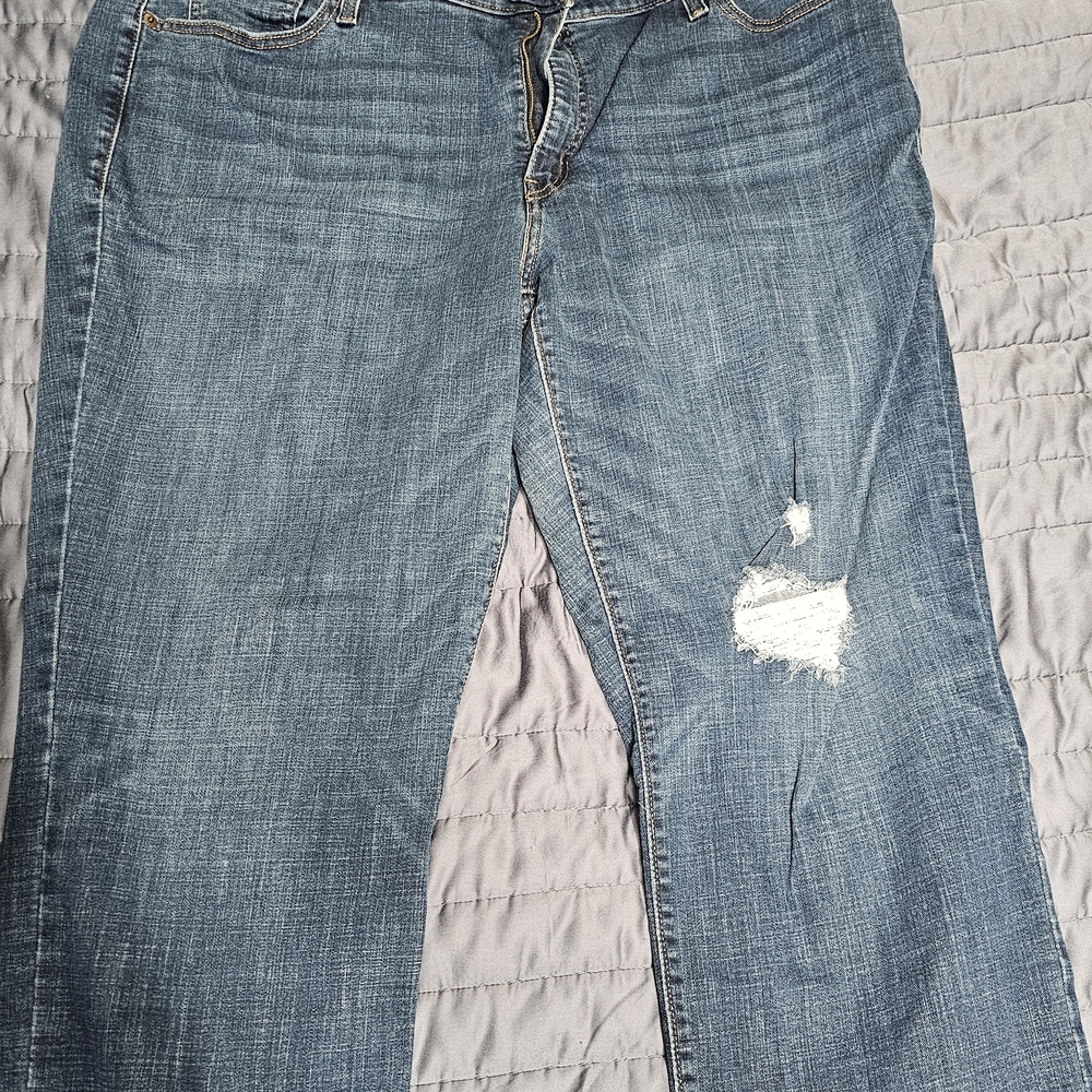 Levi's Women's Straight Leg Jeans in Classic Blue